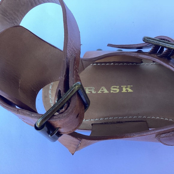 Trask Roxanne Sandals Brown Tan Leather 6.5 M - Picture 8 of 8